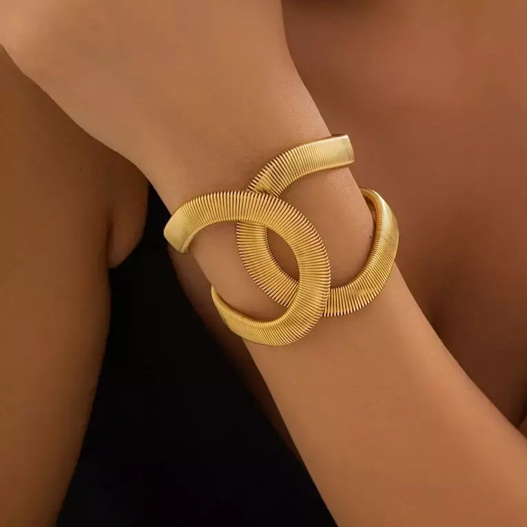 Twisted Buckle Bracelet | Golden