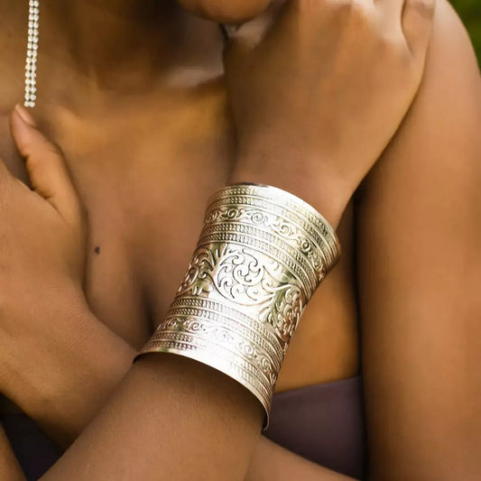 Vintage Carved Chunky Bracelet | Silver