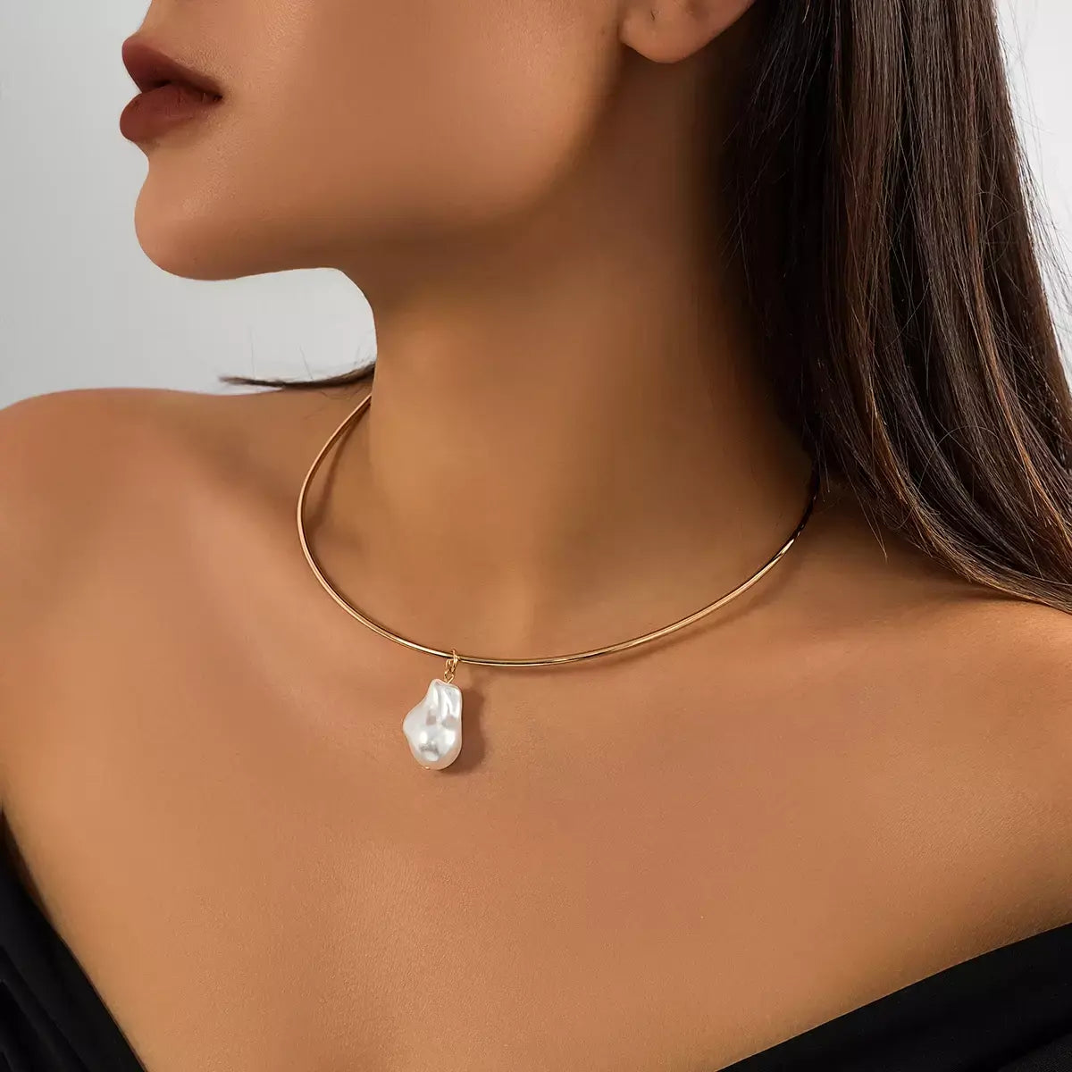 Pearl Pendant Choker Necklace